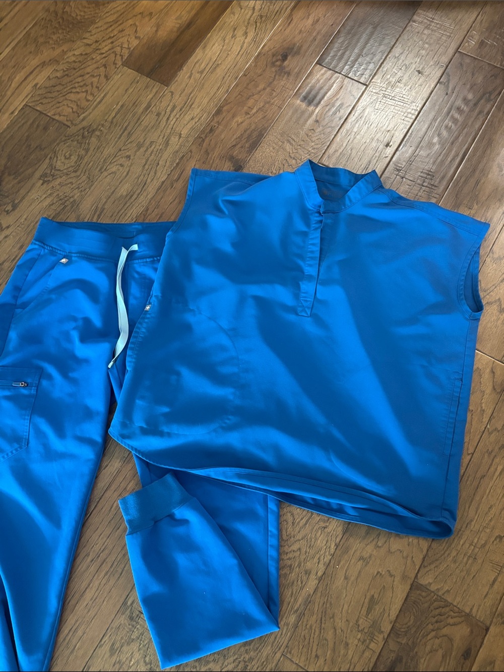 Figs Bright Blue Scrub Set - Top M & Pants M/T